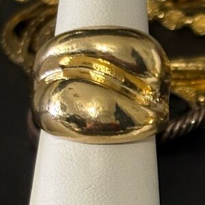 Elegant Gold-Tone Women's Ring